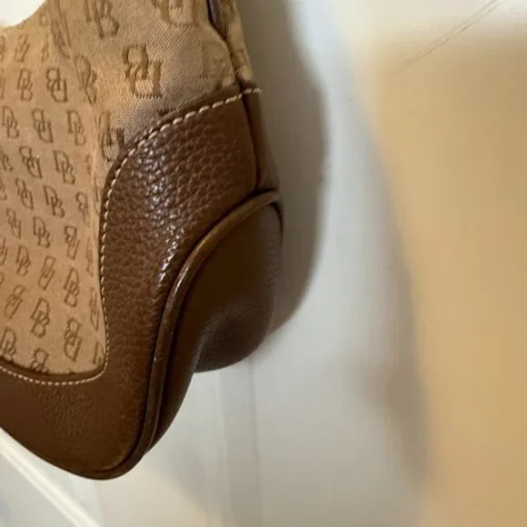 Dooney & Bourke Vintage Brown Leather DB Shoulder bag - Picture 5 of 14